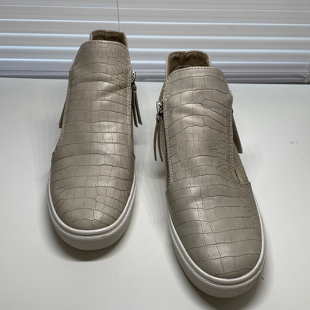 Steve Madden caliber wedge hi top sneaker.  sz 7.5